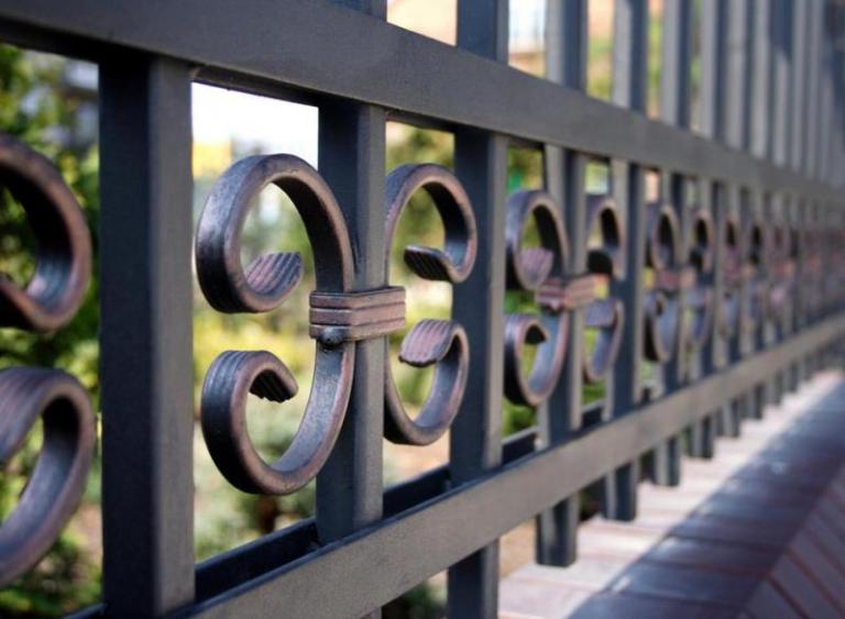 Garde-corps sur-mesure, comment allier sécurité et design ?